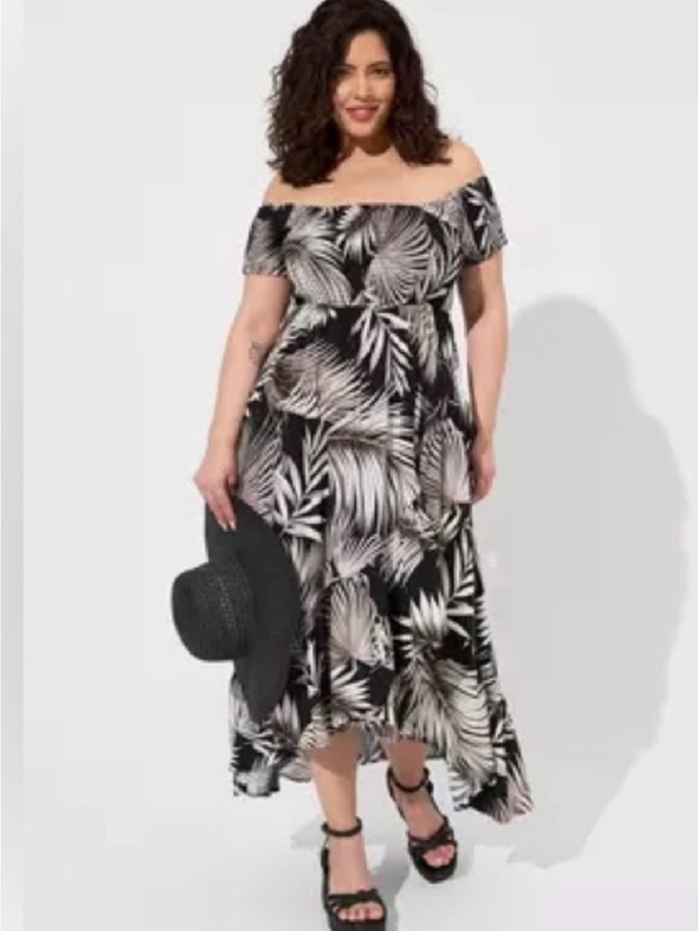 Torrid Size 4 Black & White Tropical Leaf Maxi Dress On or Off Shoulder